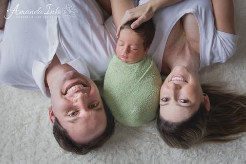 Foto de família na sessão newborn'