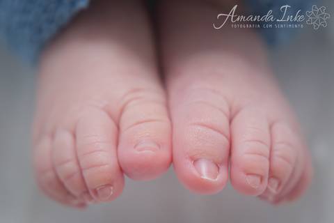 Detalhe dos pezinhos no ensaio newborn'