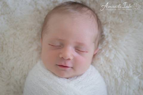 Close do rosto na sessão newborn na lapa '