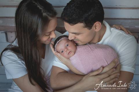 Foto de família no ensaio newborn realizado em Moema, São Paulo'