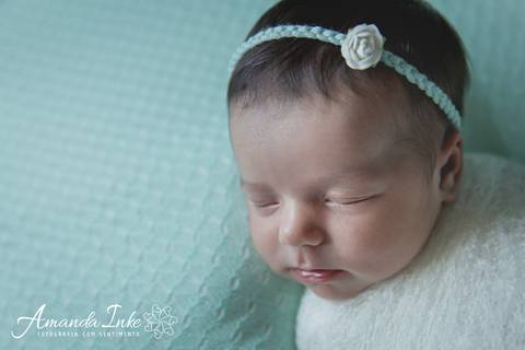Close do rostinho da bebê na sessão newborn feita em São Paulo'