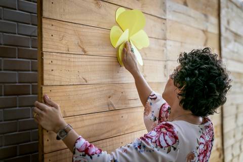 decoração festa infantil tema primavera flores de papel colorida Brasília papel e tesoura personalizada'