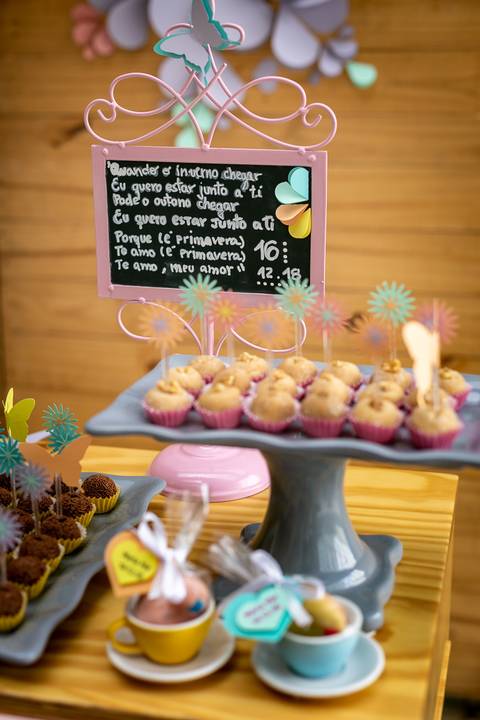 decoração festa infantil tema primavera flores de papel colorida Brasília papel e tesoura personalizada'