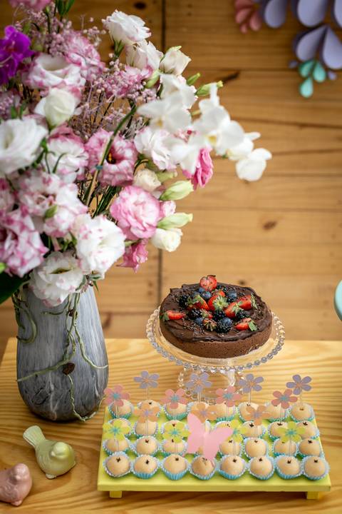 decoração festa infantil tema primavera flores de papel colorida Brasília papel e tesoura personalizada'