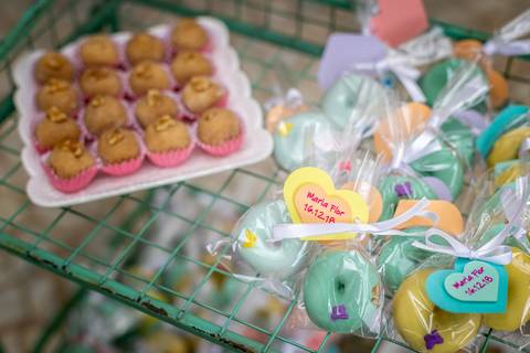 decoração festa infantil tema primavera flores de papel colorida Brasília papel e tesoura personalizada'