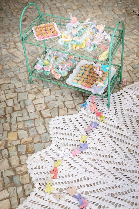 decoração festa infantil tema primavera flores de papel colorida Brasília papel e tesoura personalizada'