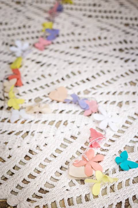 decoração festa infantil tema primavera flores de papel colorida Brasília papel e tesoura personalizada'