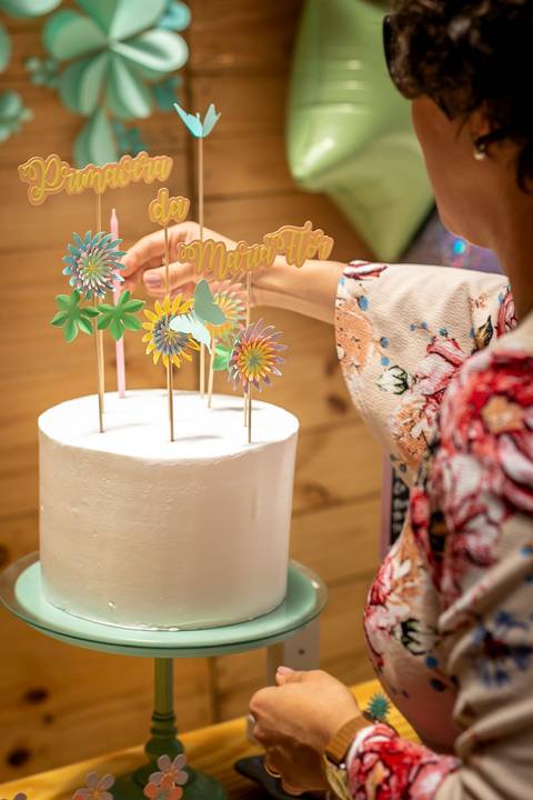 decoração festa infantil tema primavera flores de papel colorida Brasília papel e tesoura personalizada'