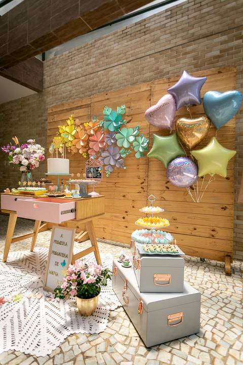 decoração festa infantil tema primavera flores de papel colorida Brasília papel e tesoura personalizada'