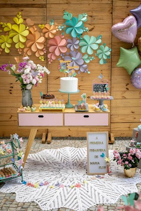 decoração festa infantil tema primavera flores de papel colorida Brasília papel e tesoura personalizada'