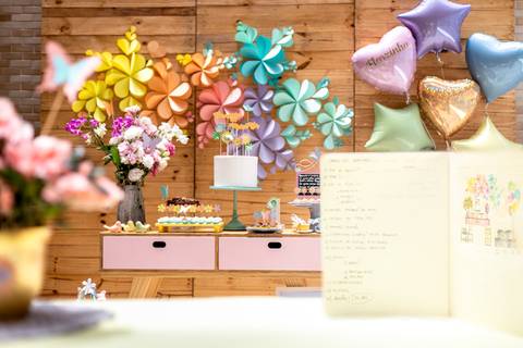 decoração festa infantil tema primavera flores de papel colorida Brasília papel e tesoura personalizada'