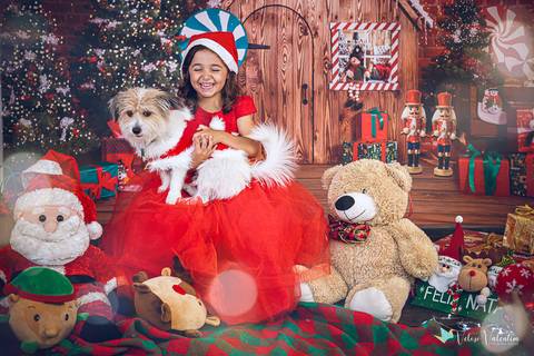 ensaio de natal em estúdio Brasília DF cenário fotografia de família ensaio família veloso valentim fotógrafo de família book de família ensaio infantil feliz natal nossa filha com cachorro'