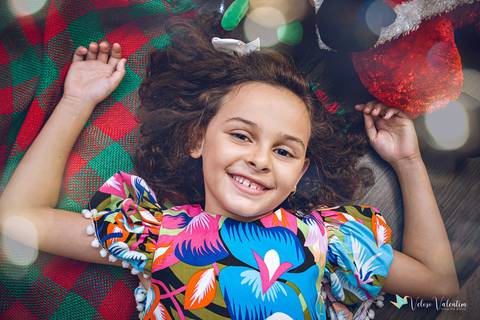 ensaio de natal em estúdio Brasília DF cenário fotografia de família ensaio família veloso valentim fotógrafo de família book de família ensaio infantil feliz natal nossa filha'