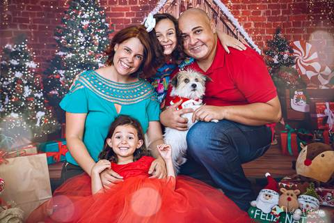 ensaio de natal em estúdio Brasília DF cenário fotografia de família ensaio família veloso valentim fotógrafo de família book de família ensaio infantil feliz natal nossa família'