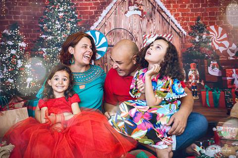 ensaio de natal em estúdio Brasília DF cenário fotografia de família ensaio família veloso valentim fotógrafo de família book de família ensaio infantil feliz natal nossa família'