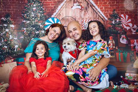 ensaio de natal em estúdio Brasília DF cenário fotografia de família ensaio família veloso valentim fotógrafo de família book de família ensaio infantil feliz natal'