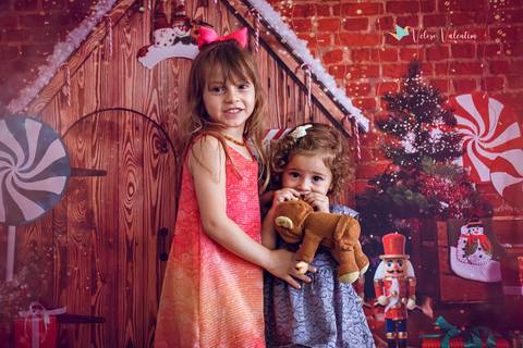 ensaio de natal em estúdio Brasília DF cenário fotografia de família ensaio família veloso valentim fotógrafo de família book de família ensaio infantil feliz natal irmãs'