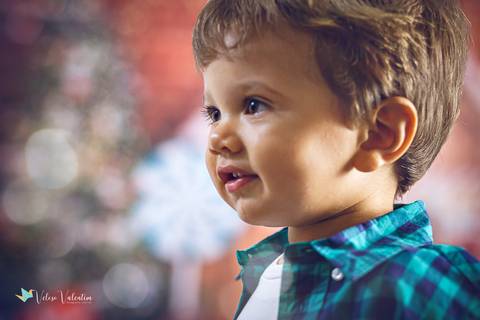ensaio de natal em estúdio Brasília DF cenário fotografia de família ensaio família veloso valentim fotógrafo de família book de família ensaio infantil feliz natal foto de criança menino'