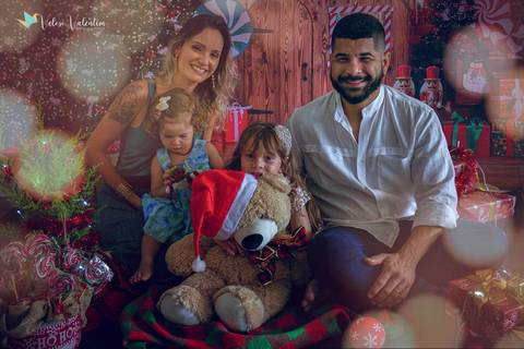 ensaio de natal em estúdio Brasília DF cenário fotografia de família ensaio família veloso valentim fotógrafo de família book de família ensaio infantil feliz natal família'