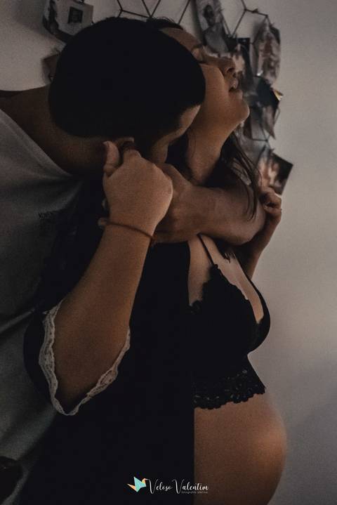 casal abraçado'