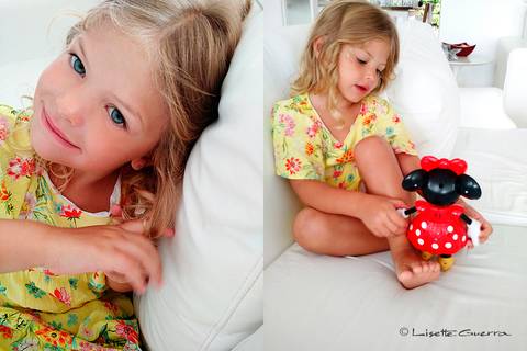 Menina lora com vestido amarelo floral com minnie.'