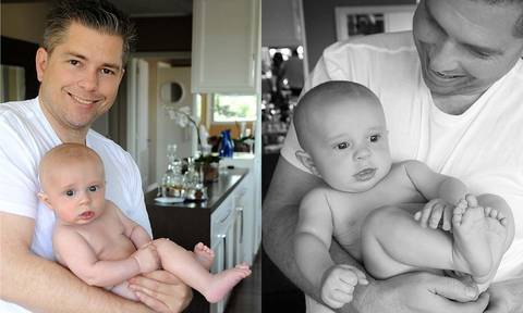 Pai em ensaio com bebê, foto P&B e foto colorida.'