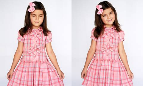 criança com laço e vestido rosa'