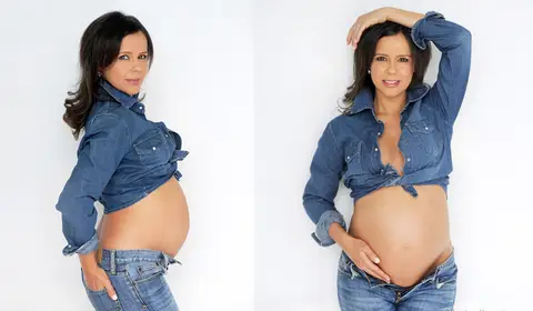 Gestante em ensaio fotográfico, duas imagens, uma de perfil com as mãos nos bolsos e outra de frente, com uma mão na barriga e outra cobre a cabeça. '