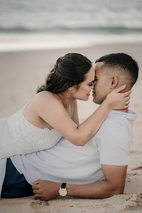 Ensaio Arthur e Ellen, pré casamento, pré wedding, praia de coqueirinho, fotos espontânea de casal, namorados, João Pessoa, litoral sul da paraíba,'