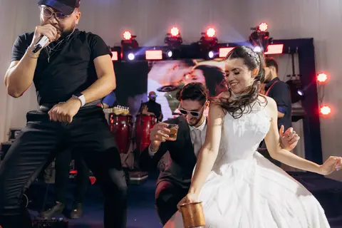 casamento Andressa e Lucas na Capela Santa Tereza D'ávila e recepção do casamento no Gracejos Recepções em João Pessoa, noivos emocionados, Daniel Araujo Fotografia, retrato de noivos, valsa de casamento, festa de casamento'