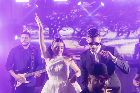 casamento Andressa e Lucas na Capela Santa Tereza D'ávila e recepção do casamento no Gracejos Recepções em João Pessoa, noivos emocionados, Daniel Araujo Fotografia, retrato de noivos, valsa de casamento, festa de casamento'