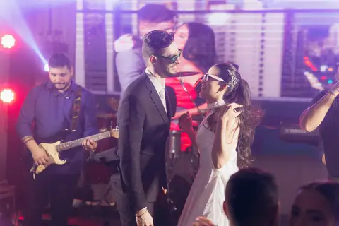 casamento Andressa e Lucas na Capela Santa Tereza D'ávila e recepção do casamento no Gracejos Recepções em João Pessoa, noivos emocionados, Daniel Araujo Fotografia, retrato de noivos, valsa de casamento, festa de casamento'