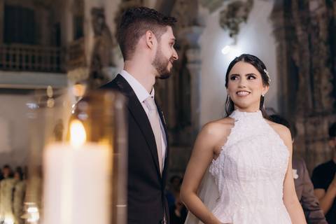 casamento Andressa e Lucas na Capela Santa Tereza D'ávila e recepção do casamento no Gracejos Recepções em João Pessoa, noivos emocionados'