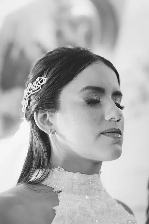 casamento Andressa e Lucas na Capela Santa Tereza D'ávila e recepção do casamento no Gracejos Recepções em João Pessoa, noivos emocionados, noiva chorando'