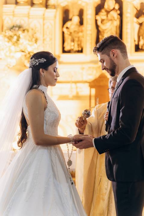 casamento Andressa e Lucas na Capela Santa Tereza D'ávila e recepção do casamento no Gracejos Recepções em João Pessoa, noivos emocionados, noiva chorando'