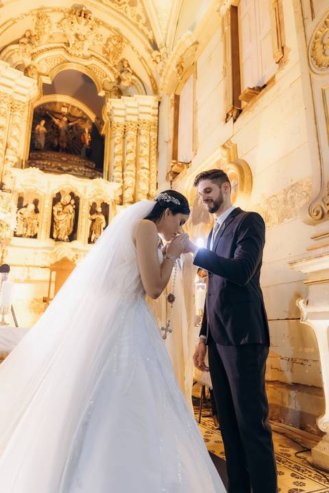 casamento Andressa e Lucas na Capela Santa Tereza D'ávila e recepção do casamento no Gracejos Recepções em João Pessoa, noivos emocionados, noiva chorando'
