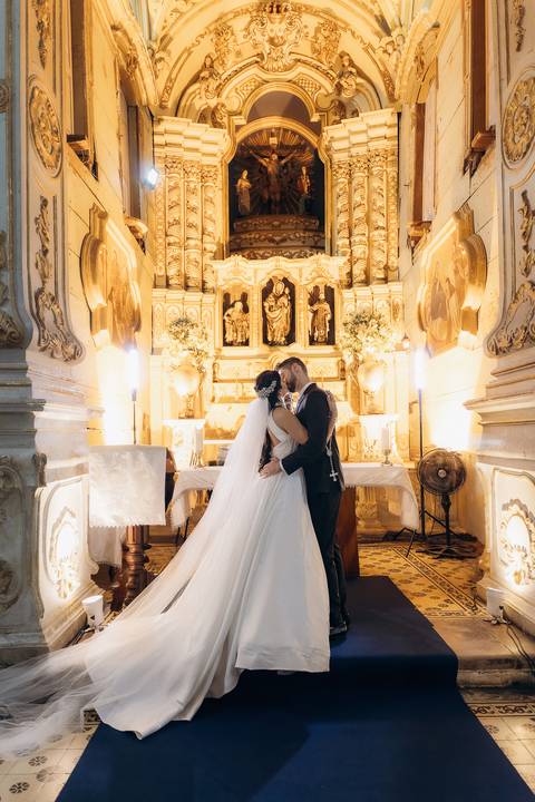 casamento Andressa e Lucas na Capela Santa Tereza D'ávila e recepção do casamento no Gracejos Recepções em João Pessoa, noivos emocionados, noiva chorando'