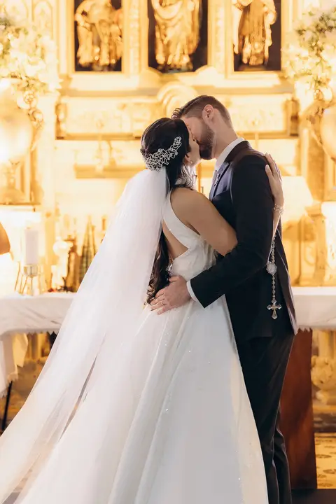 casamento Andressa e Lucas na Capela Santa Tereza D'ávila e recepção do casamento no Gracejos Recepções em João Pessoa, noivos emocionados, noiva chorando'