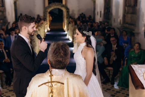 casamento Andressa e Lucas na Capela Santa Tereza D'ávila e recepção do casamento no Gracejos Recepções em João Pessoa, noivos emocionados,'