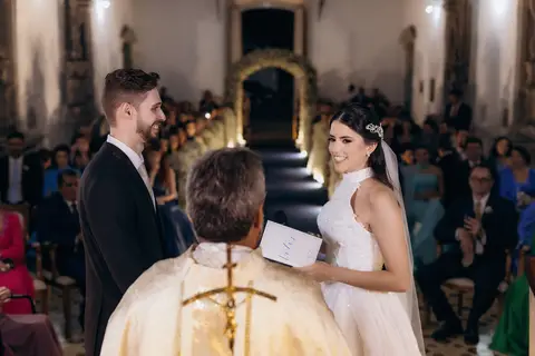 casamento Andressa e Lucas na Capela Santa Tereza D'ávila e recepção do casamento no Gracejos Recepções em João Pessoa, noivos emocionados,'