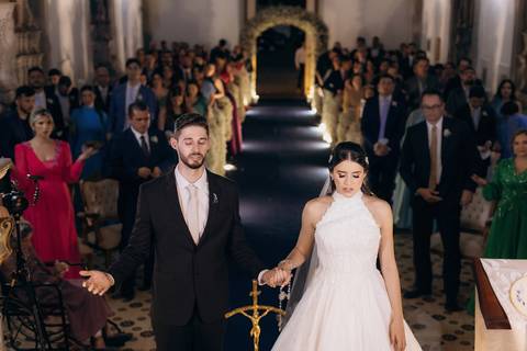 casamento Andressa e Lucas na Capela Santa Tereza D'ávila e recepção do casamento no Gracejos Recepções em João Pessoa, noivos emocionados,'