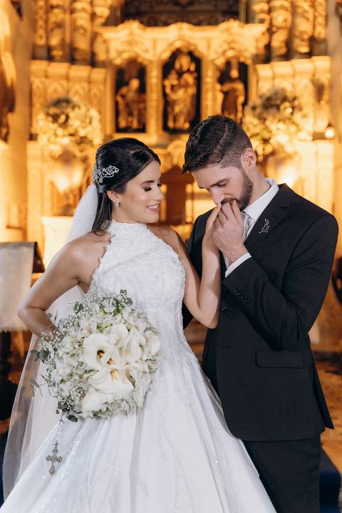 casamento Andressa e Lucas na Capela Santa Tereza D'ávila e recepção do casamento no Gracejos Recepções em João Pessoa, noivos emocionados, Daniel Araujo Fotografia, retrato de noivos'