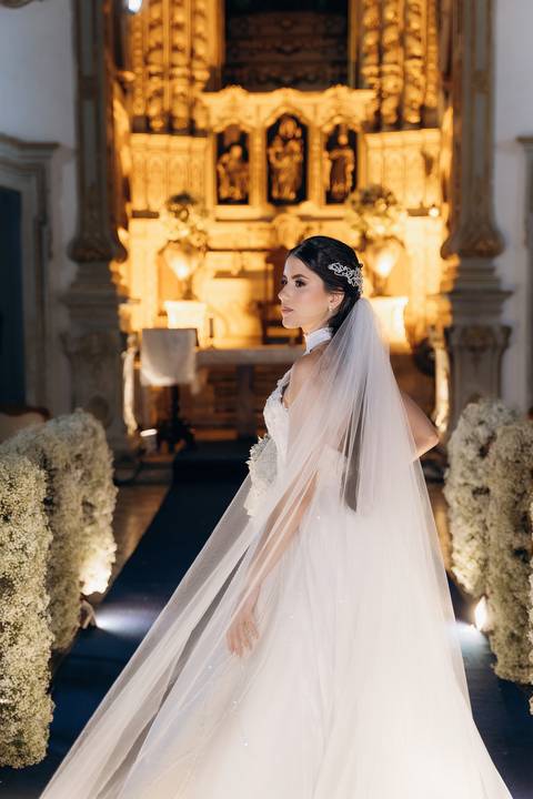 casamento Andressa e Lucas na Capela Santa Tereza D'ávila e recepção do casamento no Gracejos Recepções em João Pessoa, noivos emocionados, Daniel Araujo Fotografia, retrato de noivos'
