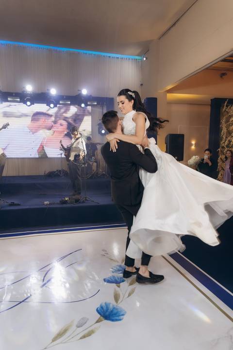 casamento Andressa e Lucas na Capela Santa Tereza D'ávila e recepção do casamento no Gracejos Recepções em João Pessoa, noivos emocionados, Daniel Araujo Fotografia, retrato de noivos, valsa de casamento, festa de casamento'