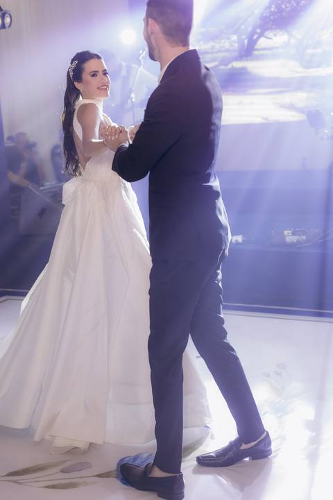 casamento Andressa e Lucas na Capela Santa Tereza D'ávila e recepção do casamento no Gracejos Recepções em João Pessoa, noivos emocionados, Daniel Araujo Fotografia, retrato de noivos, valsa de casamento, festa de casamento'