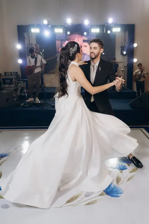 casamento Andressa e Lucas na Capela Santa Tereza D'ávila e recepção do casamento no Gracejos Recepções em João Pessoa, noivos emocionados, Daniel Araujo Fotografia, retrato de noivos, valsa de casamento, festa de casamento'