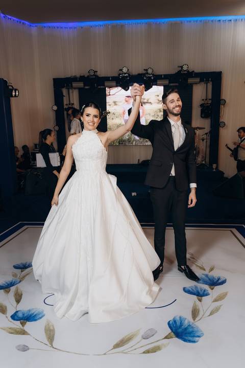 casamento Andressa e Lucas na Capela Santa Tereza D'ávila e recepção do casamento no Gracejos Recepções em João Pessoa, noivos emocionados, Daniel Araujo Fotografia, retrato de noivos, valsa de casamento, festa de casamento'