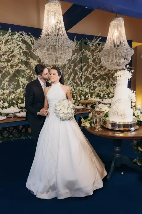 casamento Andressa e Lucas na Capela Santa Tereza D'ávila e recepção do casamento no Gracejos Recepções em João Pessoa, noivos emocionados, Daniel Araujo Fotografia, retrato de noivos, valsa de casamento, festa de casamento'