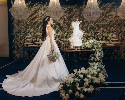 casamento Andressa e Lucas na Capela Santa Tereza D'ávila e recepção do casamento no Gracejos Recepções em João Pessoa, noivos emocionados, Daniel Araujo Fotografia, retrato de noivos, valsa de casamento, festa de casamento'