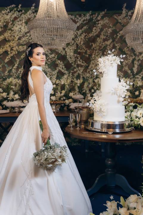 casamento Andressa e Lucas na Capela Santa Tereza D'ávila e recepção do casamento no Gracejos Recepções em João Pessoa, noivos emocionados, Daniel Araujo Fotografia, retrato de noivos, valsa de casamento, festa de casamento'